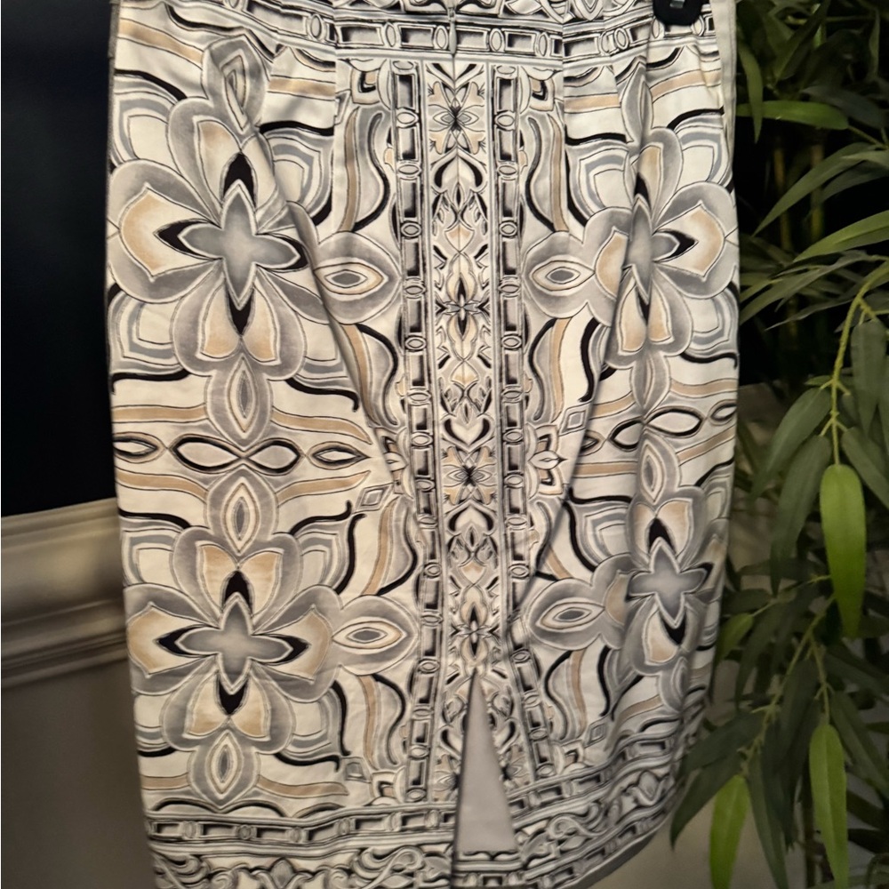 White House Black Market Black and White Floral Pencil Skirt